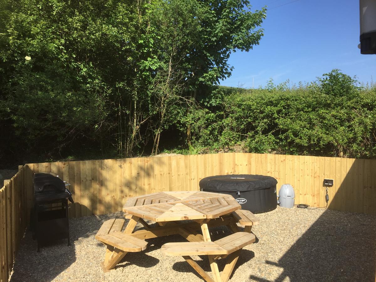 Romantic Getaway Luxury Wooden Cabin With Private Hot Tub And Bbq Villa Aberystwyth Exterior foto